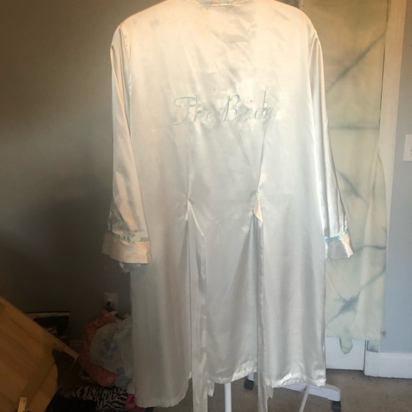 🎁Intimo Donatella “The Bride” Large Robe🎁 - Picture 4 of 6